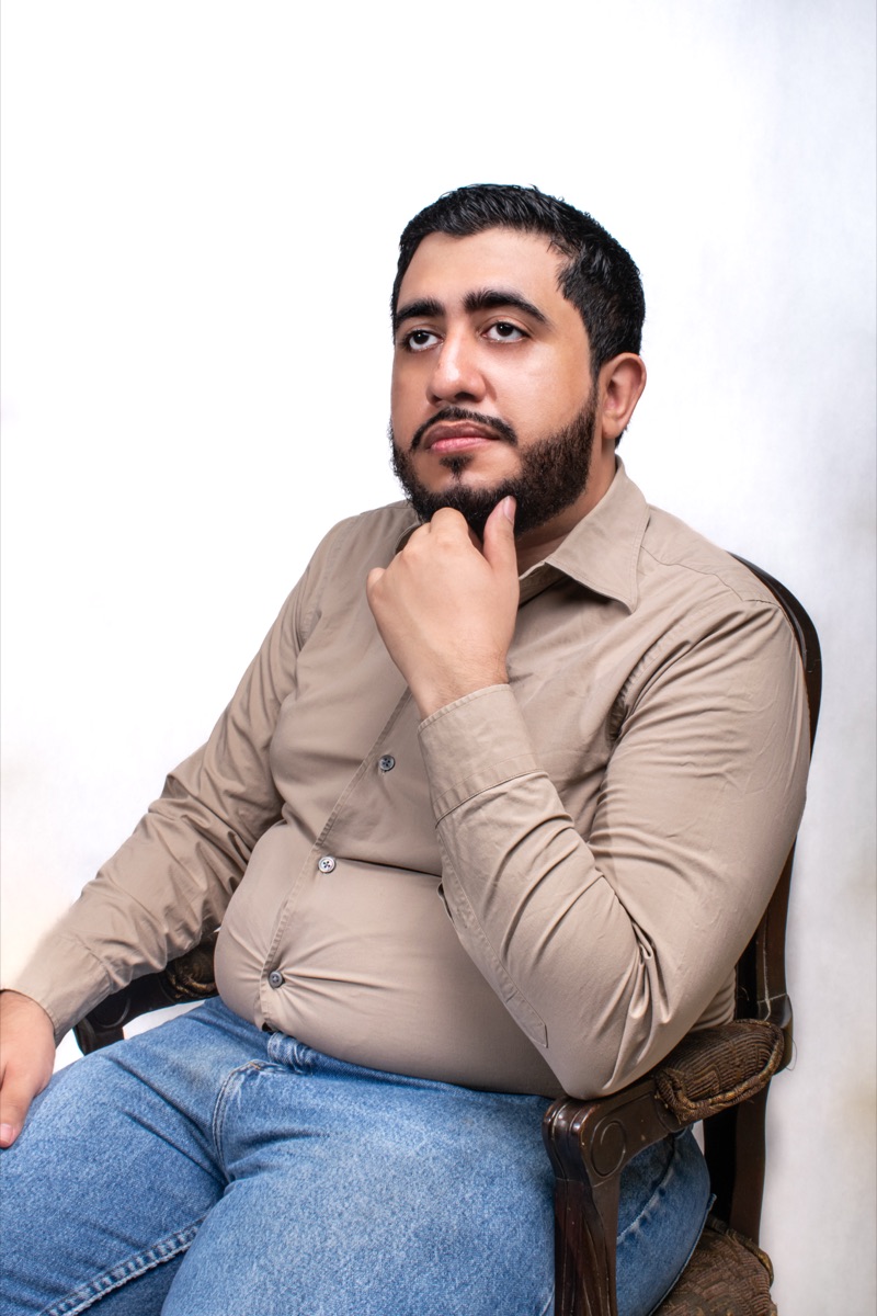 Psicólogo Mario Fernando Herdocia en su consultorio de terapia Gestalt en San Pedro Sula